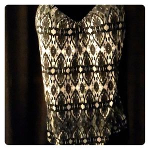 Shirt with spaghetti straps and lace.